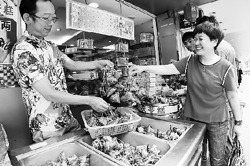 店家創(chuàng)新策略，先嘗后買模式深受老年人喜愛