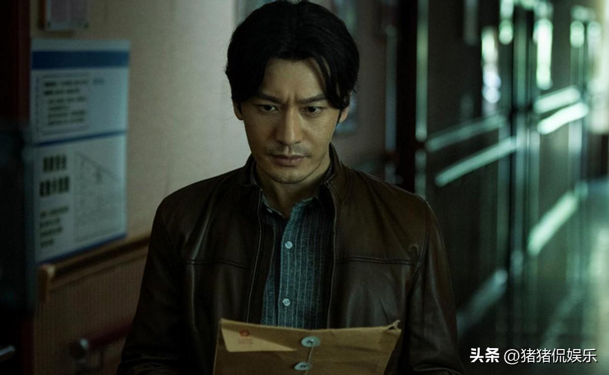 黃曉明與王影璐共赴時(shí)尚新潮流，粉色假發(fā)跨界嘗試的魅力展現(xiàn)