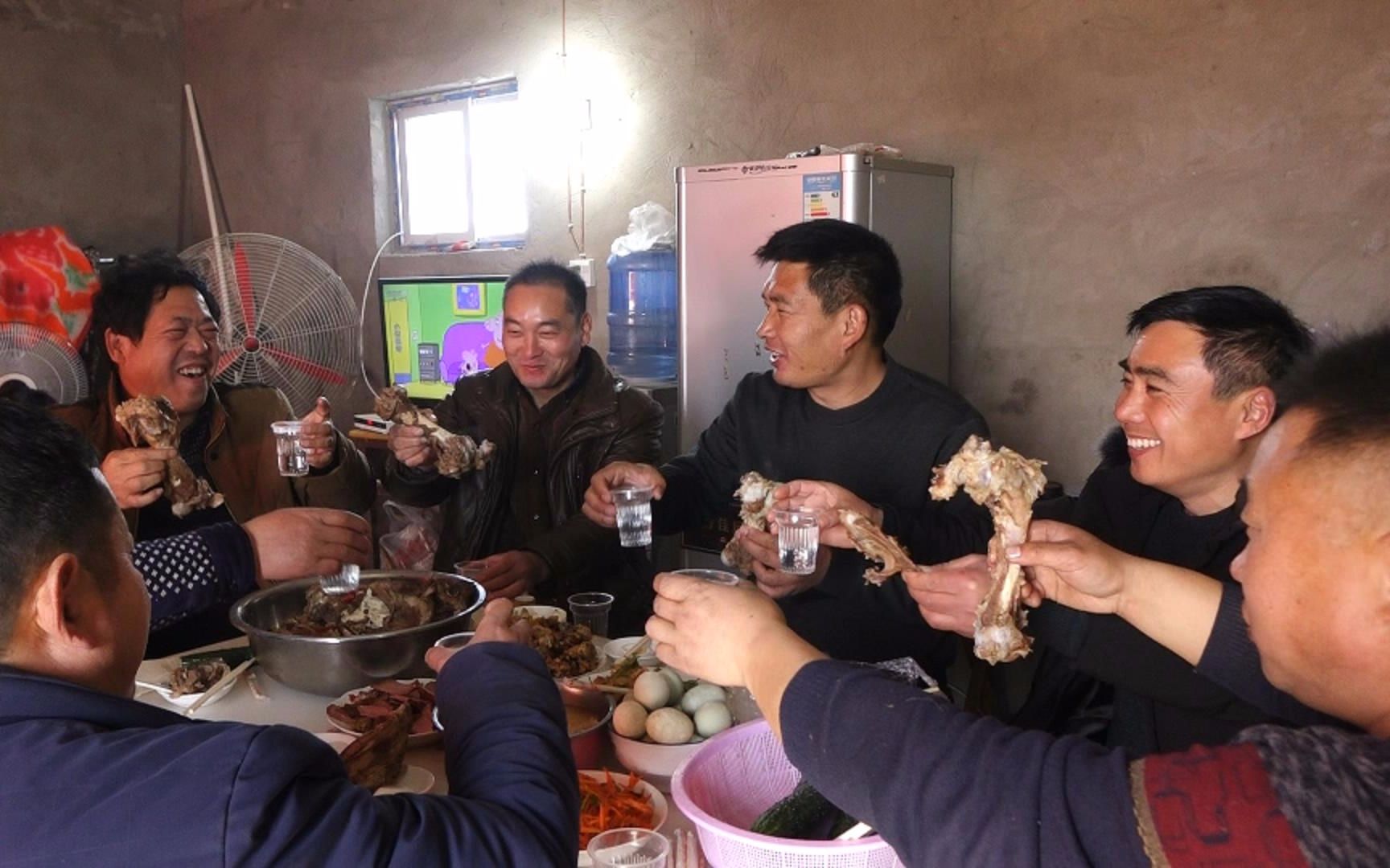 村干部工作日聚餐飲酒事件曝光，回應(yīng)與重塑社會責(zé)任的挑戰(zhàn)