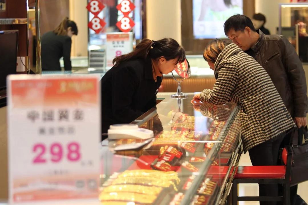 金價(jià)連跌六周，市場(chǎng)波動(dòng)中的黃金投資挑戰(zhàn)與機(jī)遇