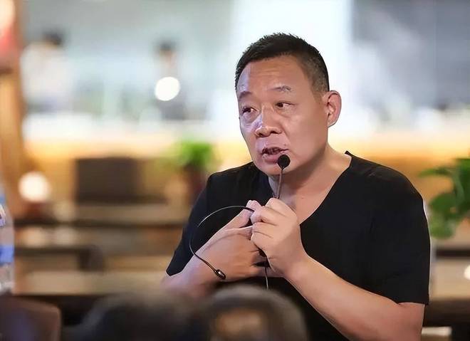 直播中的情感流露，于東來的淚水背后的故事揭秘