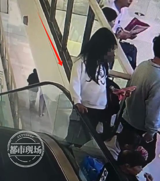 濟寧商場女孩墜亡事件警方回應(yīng)