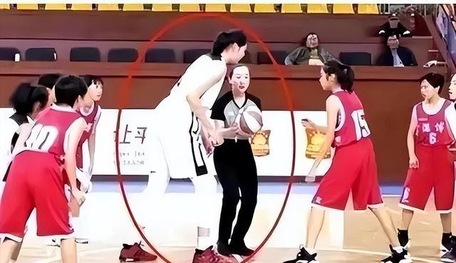 吉林校方回應(yīng)女生禮儀爭議，傳統(tǒng)與現(xiàn)代禮儀的平衡探討