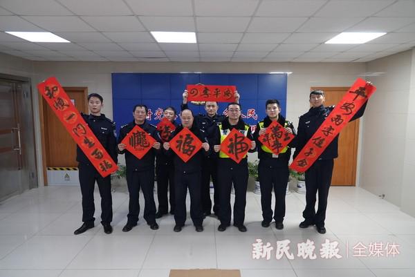 公安局送拱門引發(fā)喬遷傳聞？官方辟謠背后的真相揭秘