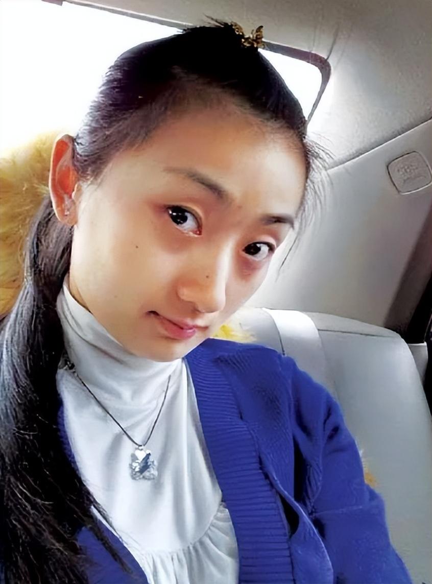 男子刷視頻意外發(fā)現(xiàn)妻子與他人結(jié)婚，震驚揭示背后的秘密