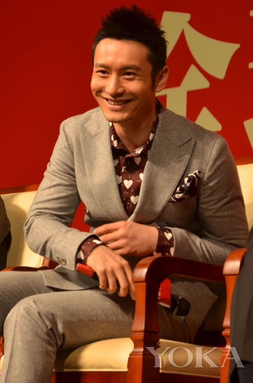 黃曉明成娛樂圈笑柄？知名博主爆料引發(fā)熱議